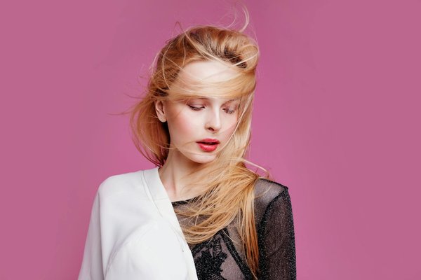 Essential fabrics for chic layering in cooler weather: the definitive guide you need!